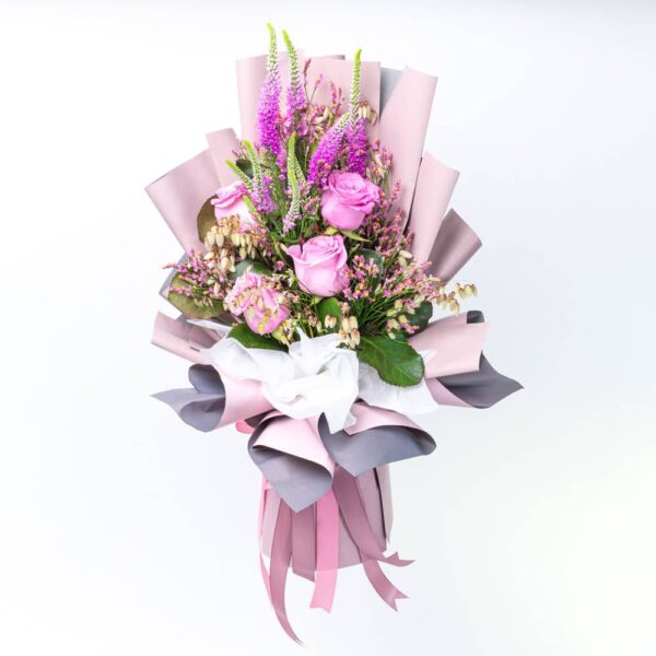 Ramo com rosas beijos extra